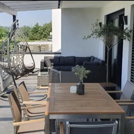 Vakantiehuis Haus Mit Viel Platz, Terrasse Und Garten Alfter