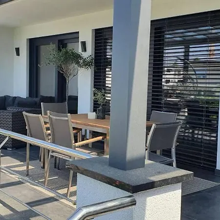 Vakantiehuis Haus Mit Viel Platz, Terrasse Und Garten *